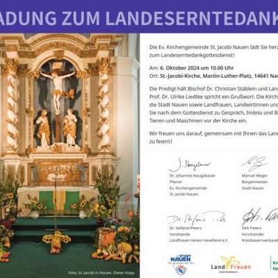 Man erkennt eine gestaltete Einladung zum Landeserntedankfest 2024 in Nauen mit einer Fotografie des Altars der St.-Jacobi-Kirche in Nauen im rechten Bildabschnitt.
