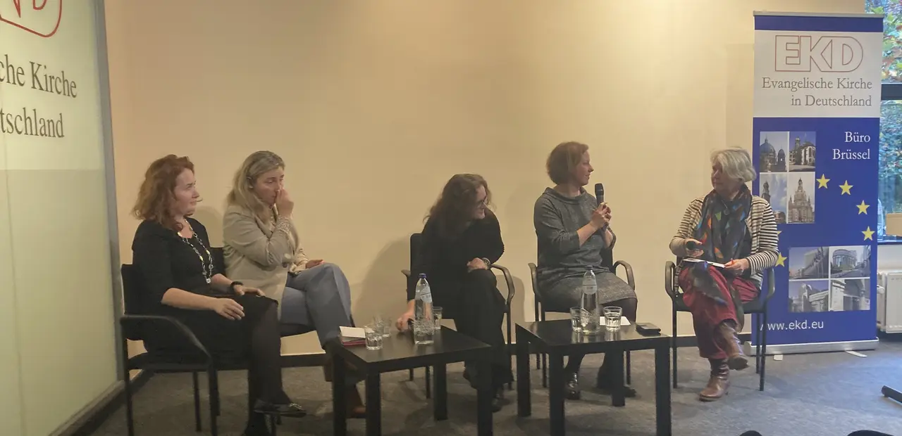 "Side Event" der Europäischen Woche der Regionen und Städte im EKD-Büro Brüssel - Ulrike Truderung (Moderatorin) mit Diskutantinnen 