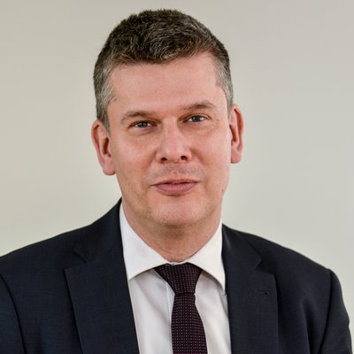 Man sieht den Länderbeauftragter der Evangelischen Kirche Berlin-Brandenburg-schlesische Oberlausitz (kurz: EKBO), Martin Vogel, im Porträt.