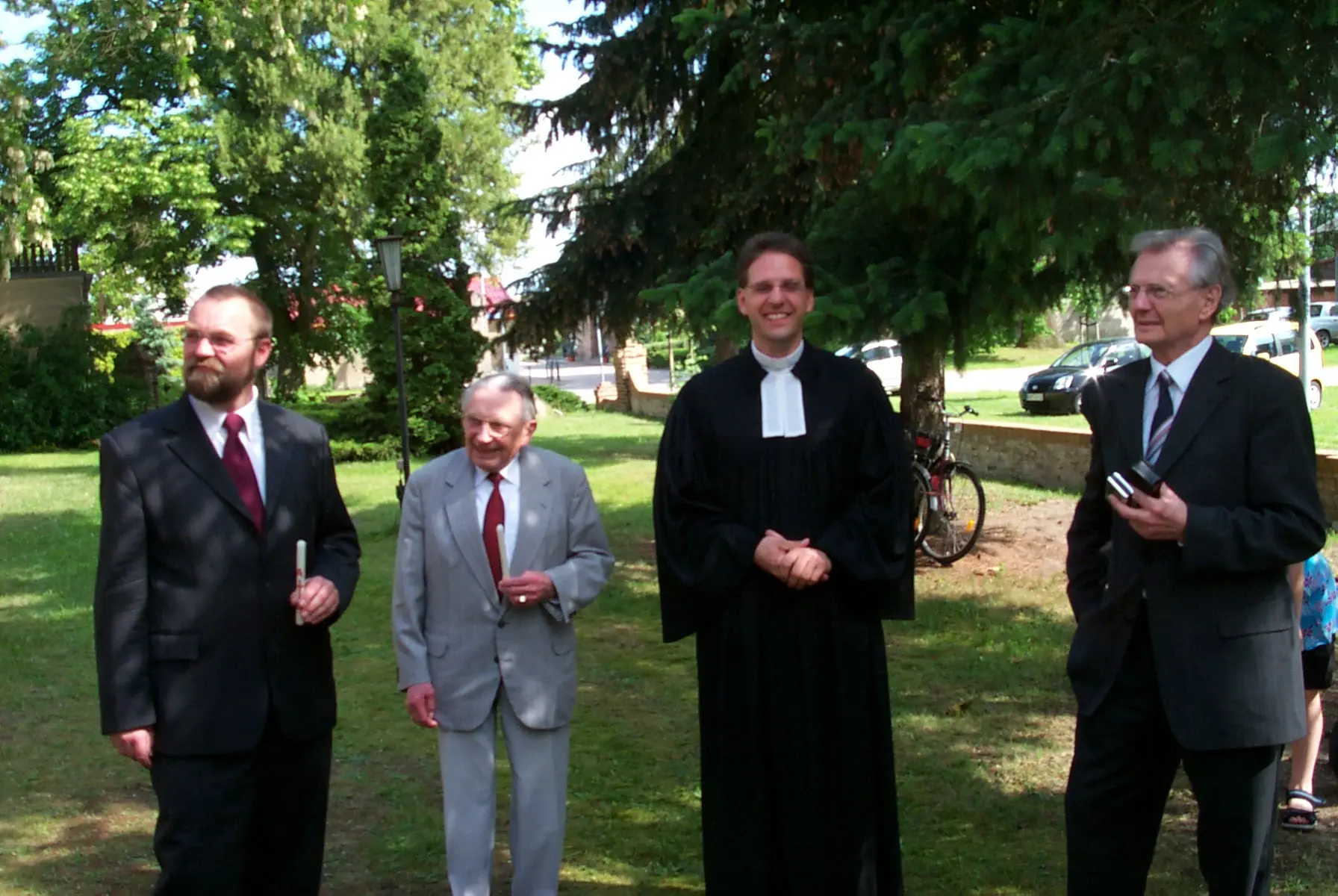 Neuendorfer Pfarrer Stefan Baier, Eugen Schmiechen, Helmut Kautz und Helmut Kloft, Quelle: Ev. Pfarrbereich Brück