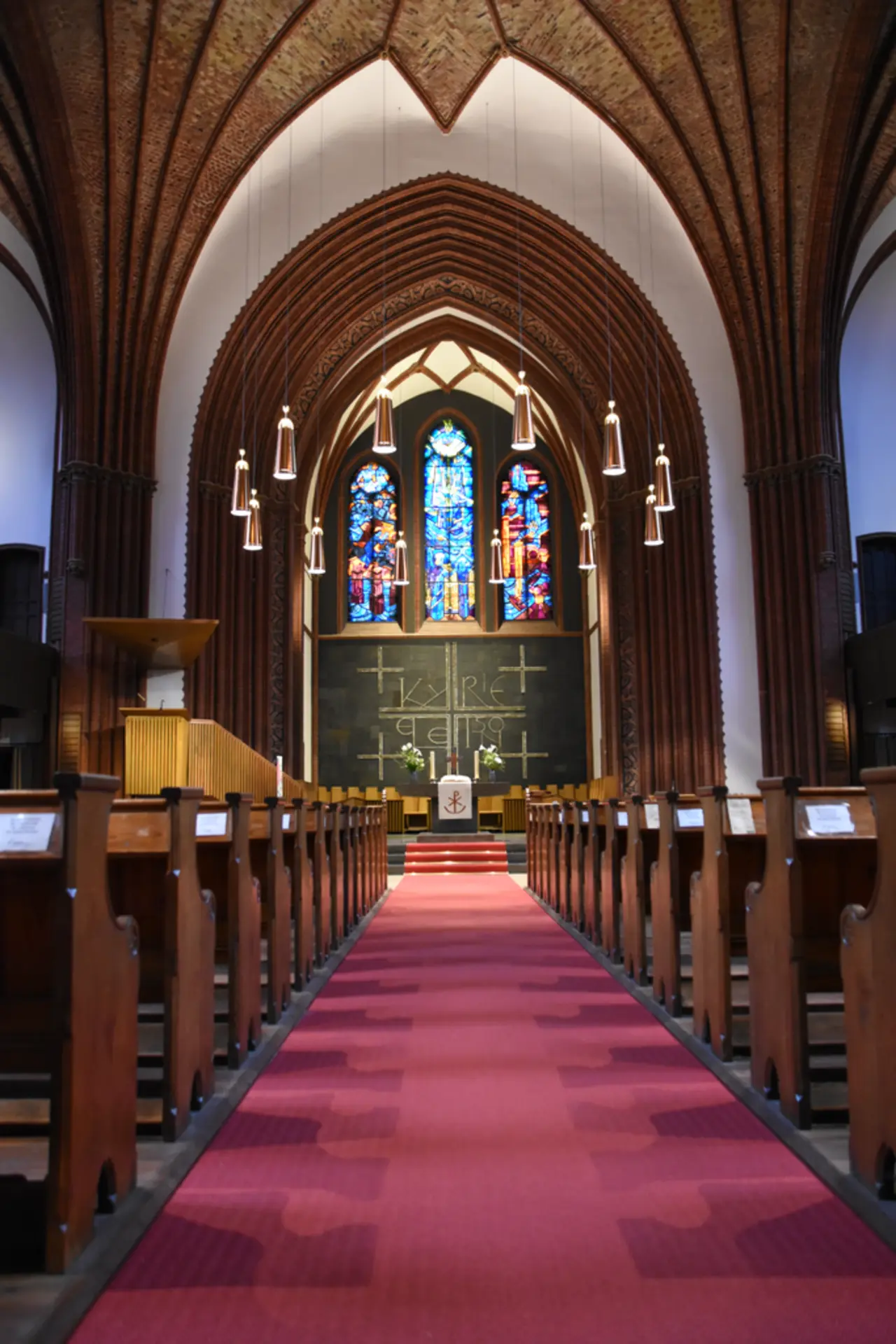Auf dem Bild sieht man den sanierten Innenraum der Matthäuskirche in Berlin-Steglitz.