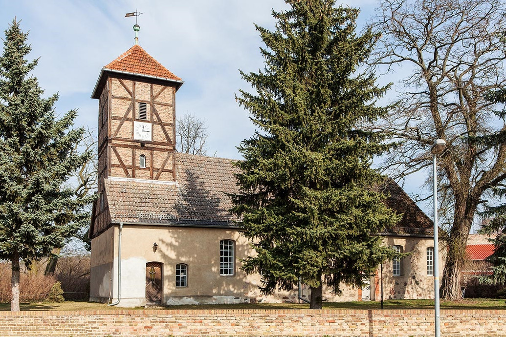 Neuendorfer Kirche mit Turmzier, Quelle: Ev. Pfarrbereich Brück