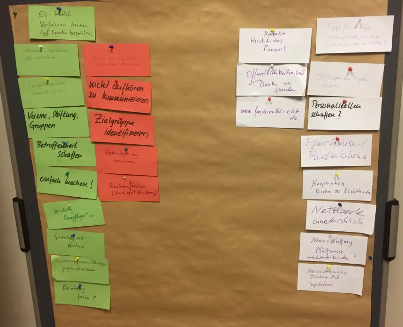 Pinnwand mit "Do's" und "Don'ts" beim Fundraising und Fördermittelbeantragen, Foto: EKBO