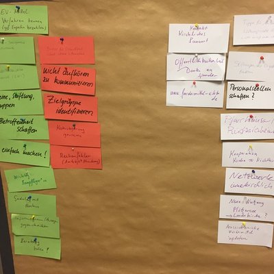 Pinnwand mit "Do's" und "Don'ts" beim Fundraising und Fördermittelbeantragen, Foto: EKBO